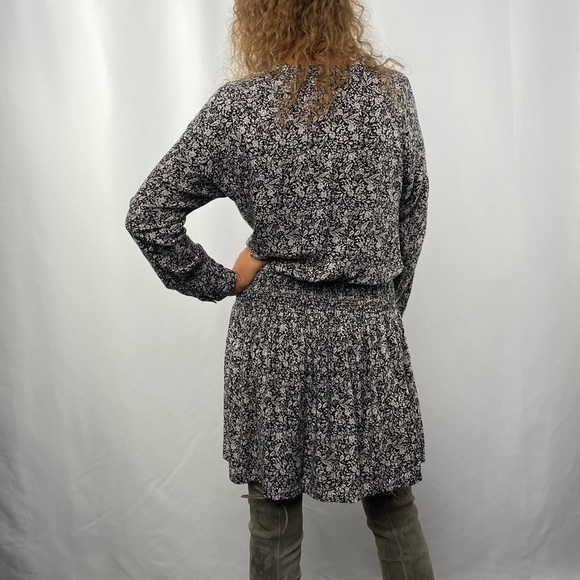 Knot Sisters Long Sleeve Floral V Neck Mini Dress in Black Tan Size Medium - Picture 3 of 9